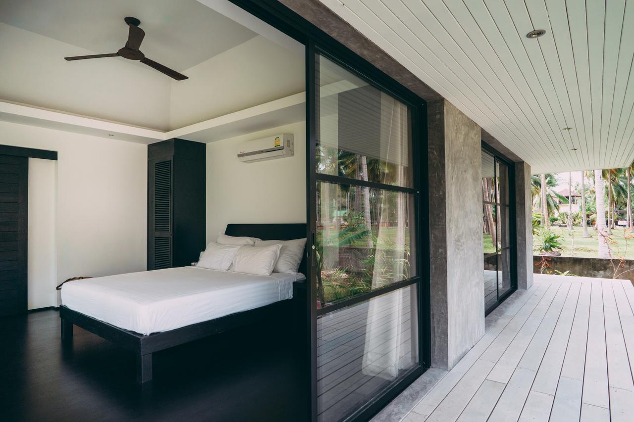 Le Motu Hotel Taling Ngam Beach Екстериор снимка