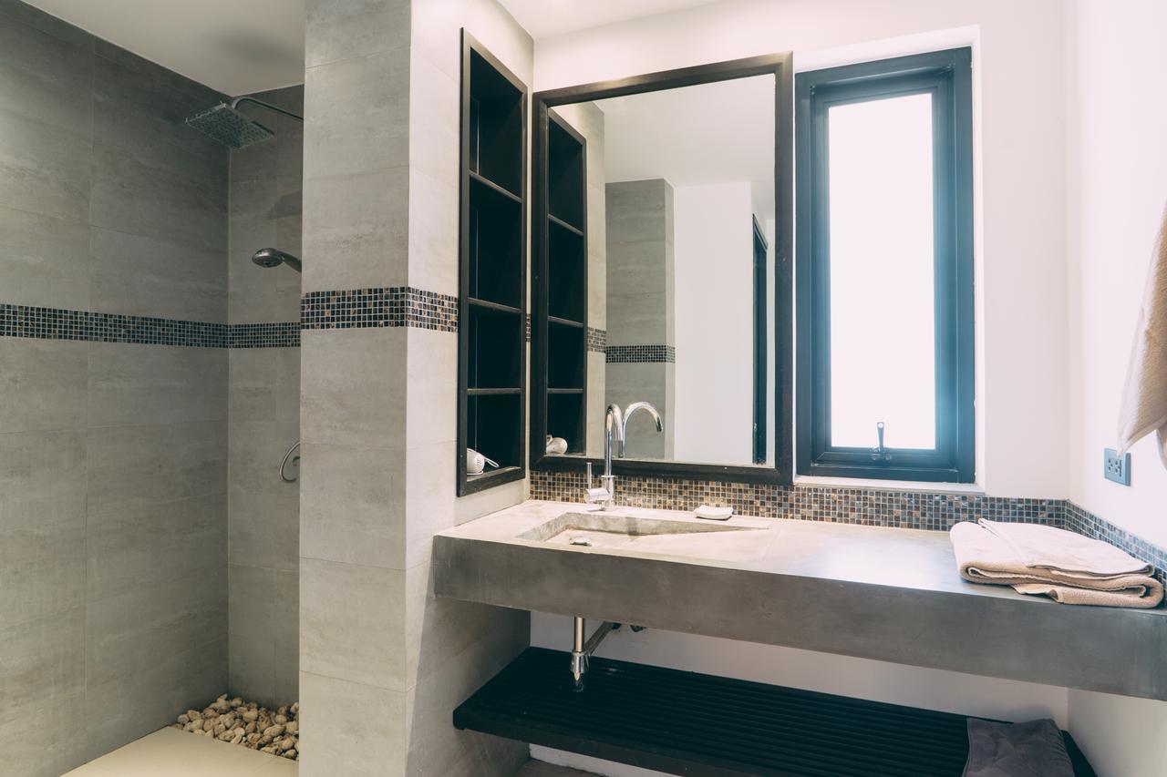 Le Motu Hotel Taling Ngam Beach Екстериор снимка