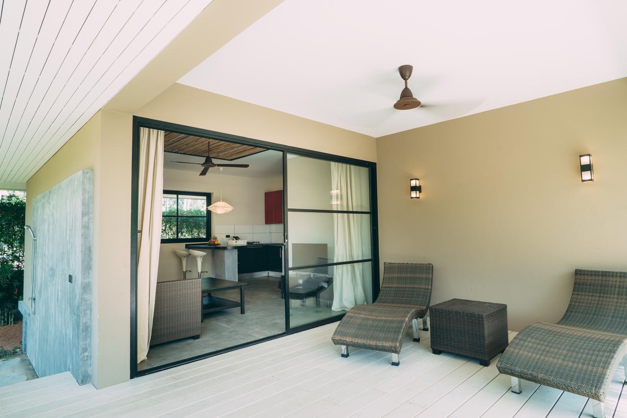 Le Motu Hotel Taling Ngam Beach Екстериор снимка